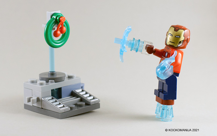 Tony Stark Ironman minifigura LEGO strelja na adventni vencek na stojalu